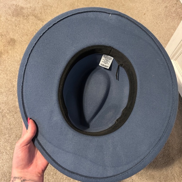 2 Women’s Hats Blue and Black Hat Set - Picture 7 of 7